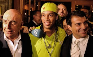 galliani_ronaldinho_la_porta.jpg