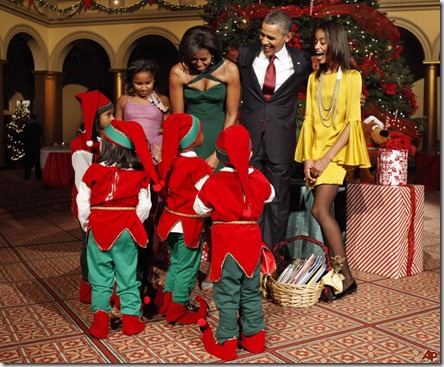 barack-obama-michelle-obama-malia-obama-sasha-obama-2011-12-11-19-30-21