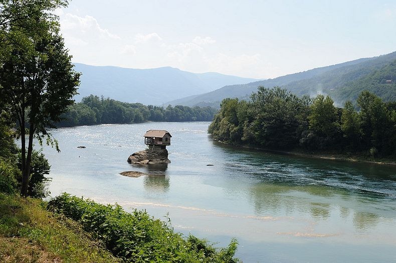 drina-river-house-3