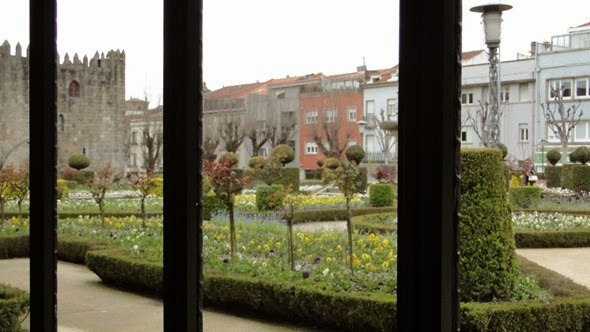 Vista do Café Lusitana para o Jardim de Santa Bárbara