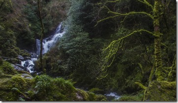 Lamento no tener fotos del río Blackwater del norte de Irlanda así que uso la cascada Torc en Kerry que vale igual para un roto que para un descosido...