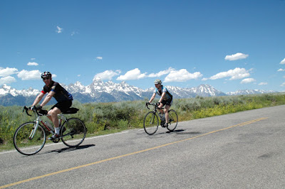 Grand Tetonを走る自転車