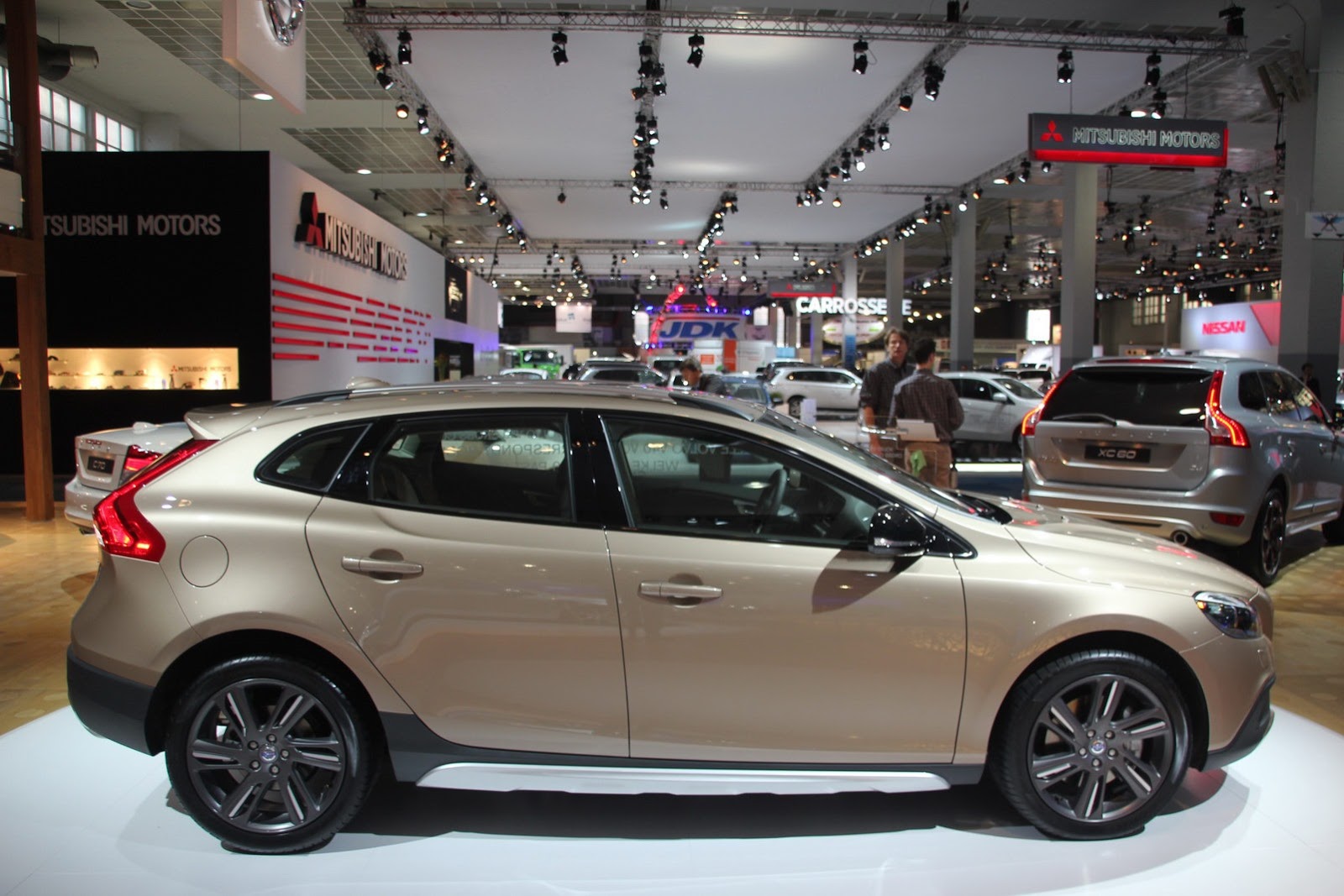 [Volvo-V40-25%255B2%255D.jpg]