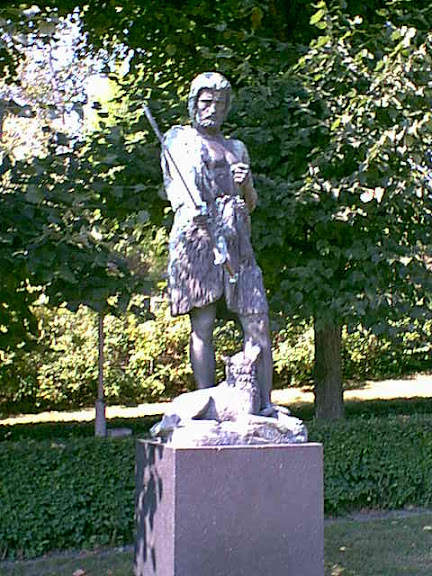 Hunter statue in City garden