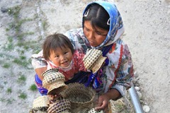 Mujer Tarahumara con su hijo, autor desconocido