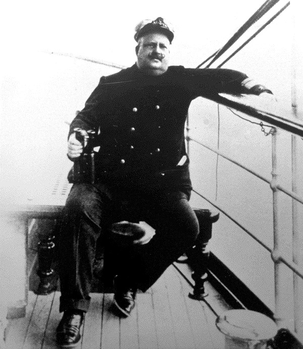 [1901-Rei-D.-Carlos-no-Iate-Amlia4.jpg]