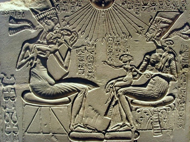[Akhenaten%252C_Nefertiti_and_their_children%255B9%255D.jpg]