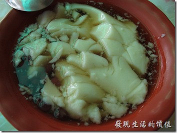 台南-無名豆花。綿密扎實的豆花，光吃這傳統不加料的豆花舊很好吃了。