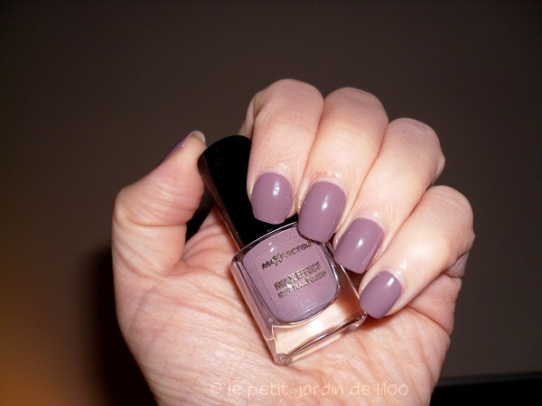 003-max-factor-max-effects-mini-nail-polish-cappuccino