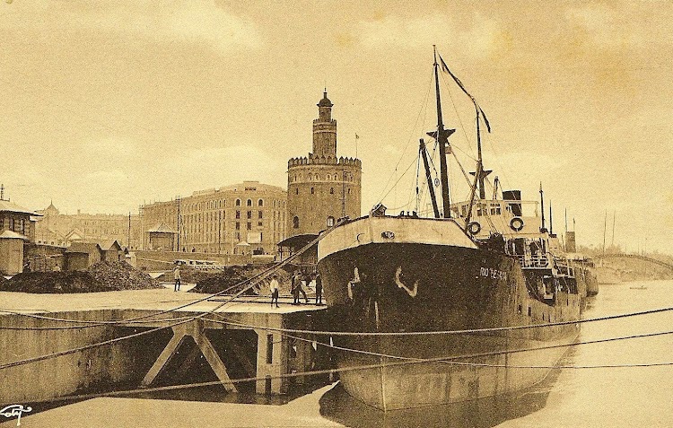 El vapor RÍO BESAYA en el puerto de Sevilla. Fecha indeterminada. Colección Manuel Rodriguez Aguilar.jpg