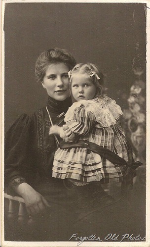 Mother and Child CdV Foreign Dl Antiques