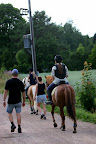 Felicia och Freja rider ut