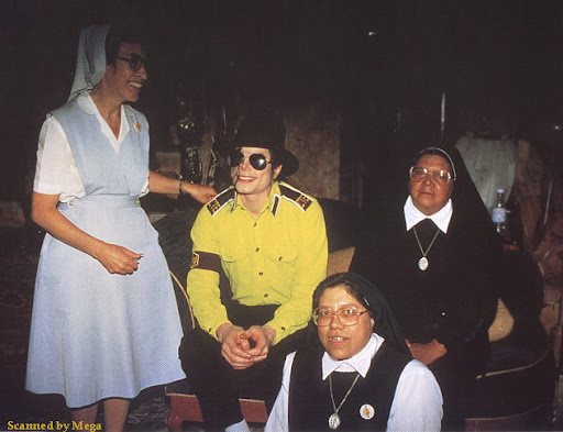 Mike-is-Yummy-michael-jackson-13187099-632-485.jpg