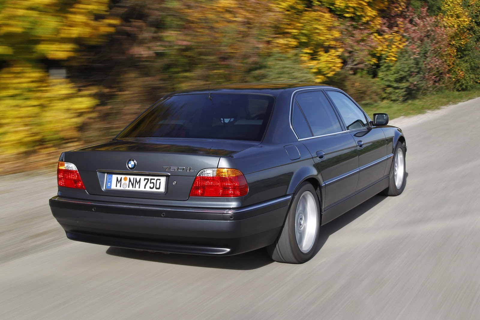 [BMW-V12-7-Series-21%255B2%255D.jpg]