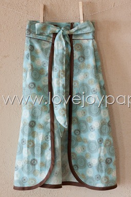 [apron%2520back%255B7%255D.jpg]