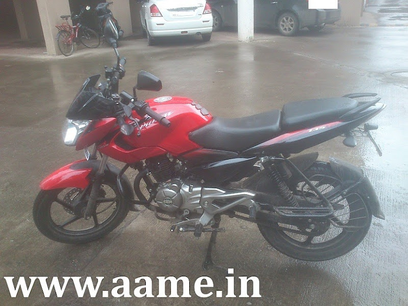 Bajaj-Pulsar-135-cc-Motorcycle-04-R