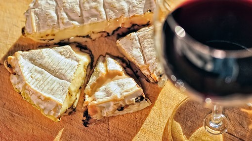 bleasdale-i-ser camembert i wino