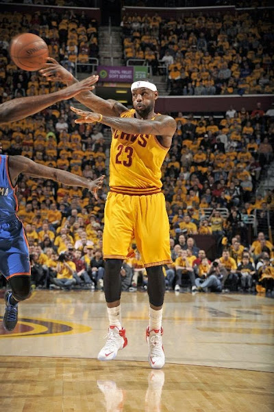 LeBron Drops 34 in Cavs Win Over OKC in New LeBron 12 PEs