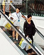 攜女回港定居成龍怒斬10萬生活費吳綺莉愁爆過年