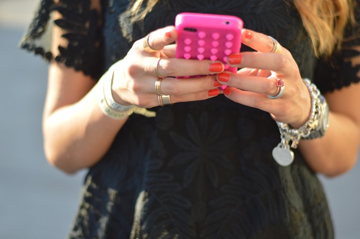 lace black dress, zero uv sunglasses, occhiali specchiati, prada bag, prada saffiano bag, zara sandals, fashion, pitti, pitti immagine, pitti uomo, come abbinare un vestito di pizzo, palazzo corsini, firenze, blogger firenze, seconda base cover