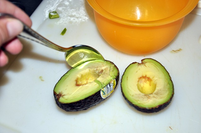 [making-guacamole-33.jpg]