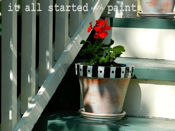 [terracotta_pot_aged_and_painted%255B3%255D.jpg]