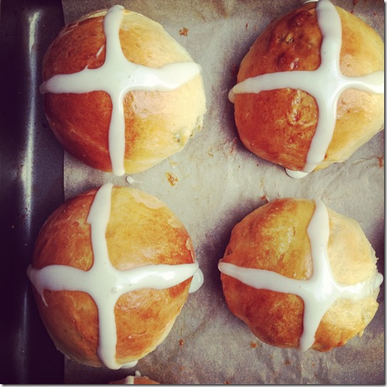 hot-cross-buns-twelve-loaves-4