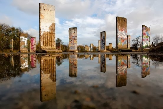 [berlin%2520wall%2520relics%2520reflecting%2520in%2520pond%255B3%255D.jpg]