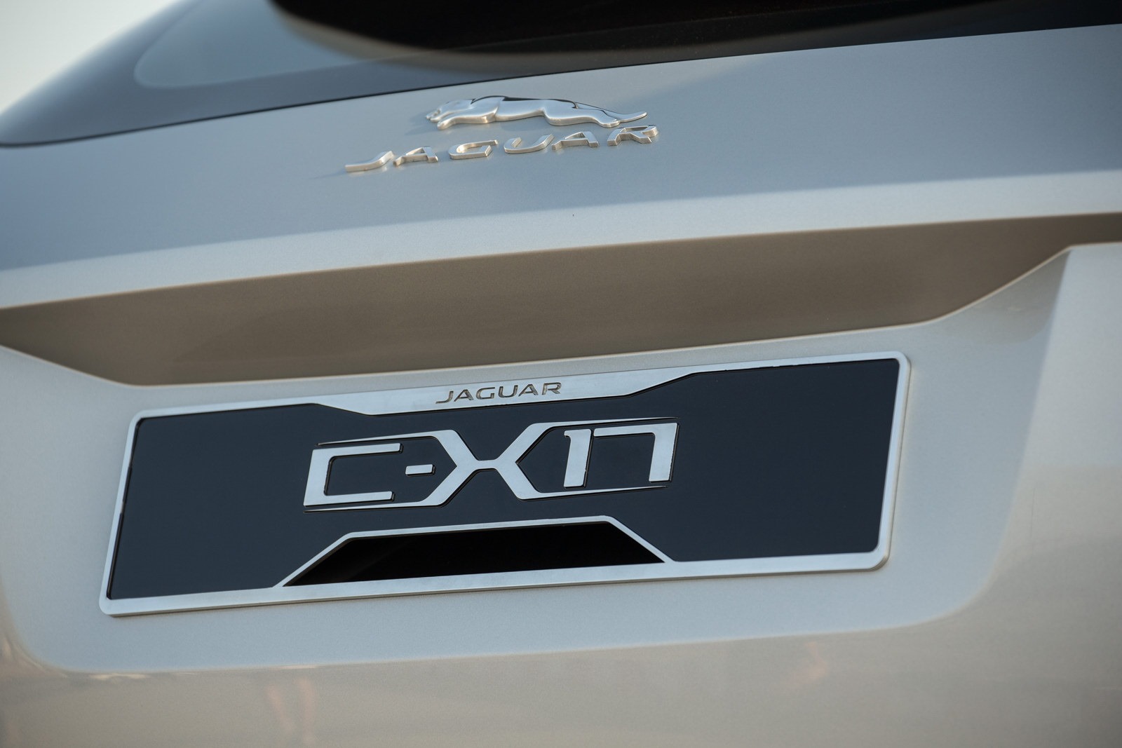 [Jaguar-C-X17-Dubai-25%255B2%255D.jpg]