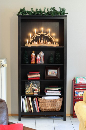 [Christmas%2520decor%2520-%2520bookcase%255B4%255D.jpg]