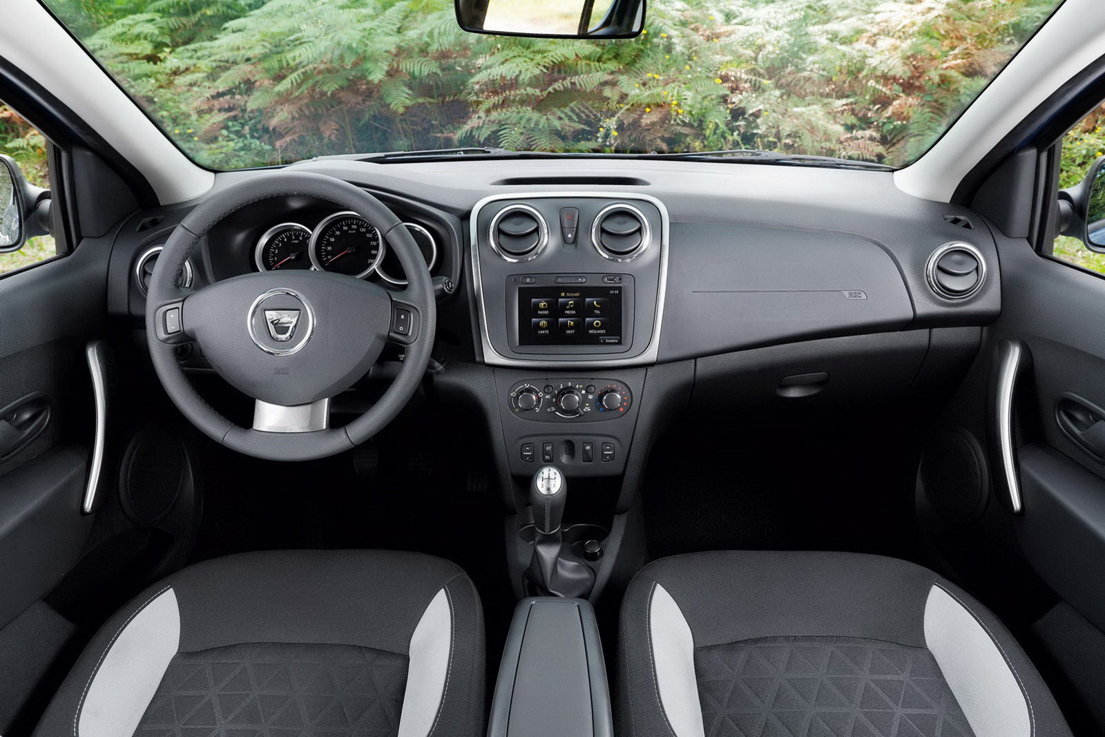 Dacia-Logan-Sandero-39[2].jpg