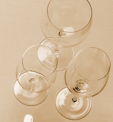 Clockwise from the top: Red wine glass, white wine glass, and water glass. Clockwise from the top: Red wine glass, white wine glass, and water glass.