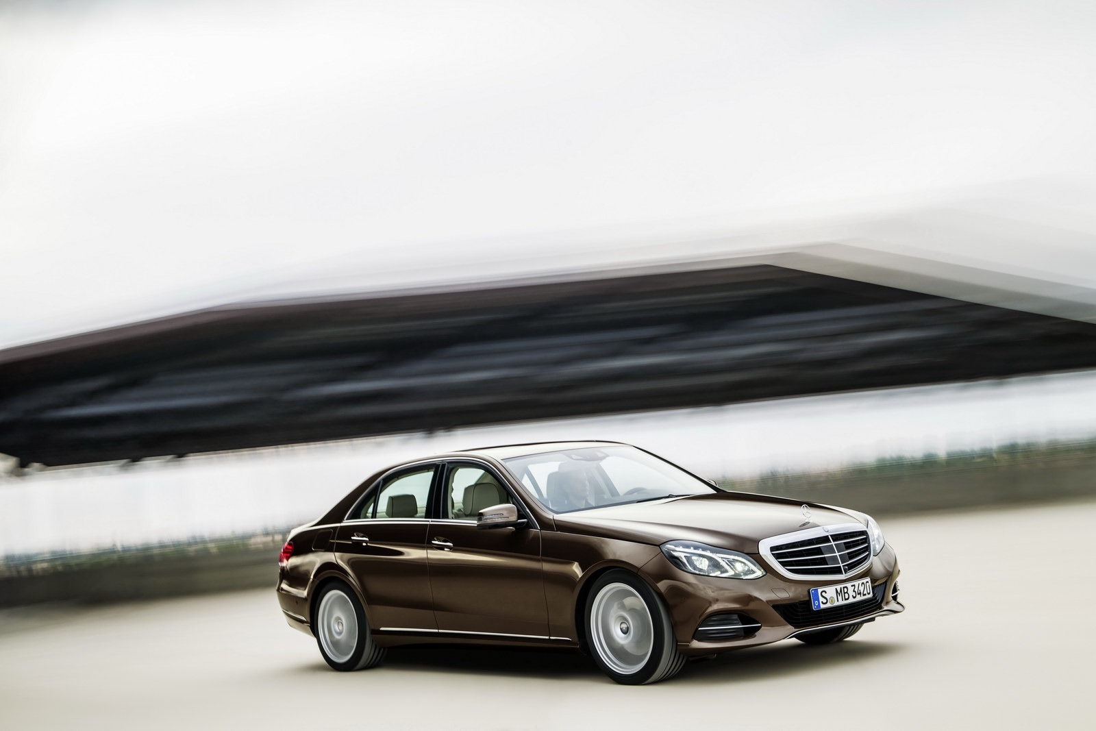Mercedes-Benz-E-Class-FL-4[2].jpg
