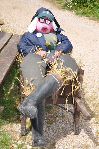 [Keeper%2520scarecrow%2520%2528resized%2529%2520DSC_0775%255B11%255D.jpg]