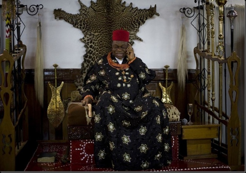 King Chukumela Nnam Obi Il does not approve the oil companies, which pollute his ownership of oil production, without paying compensation to its people.