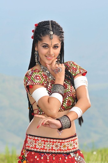 Tapsee Milky  Hot Navel Show (7)