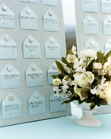 From the wedding of: Jayme and Chris. (http://www.marthastewartweddings.com/photogallery/jayme-and-chris#slide_18)