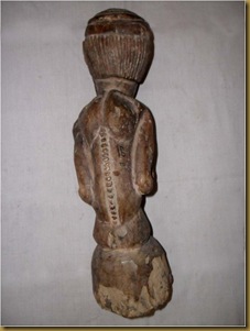 Patung pria primitif - punggung Patung pria primitif - punggung