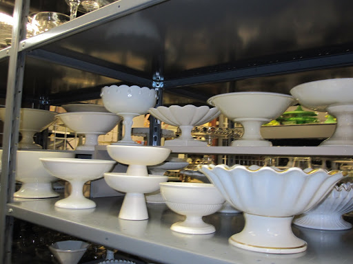 Here you can see some dessert stands that have a bowl-like dip to them.