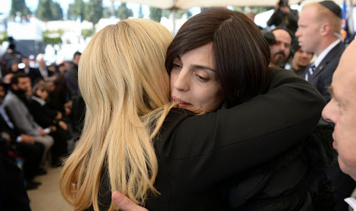 ראש הממשלה בנימין נתניהו ורעייתו הגברת שרה נתניהו במסע הלוויה של נצרחי הפיר כשר צילום חיים צח / לע"מ photo by Haim Zach / GPO