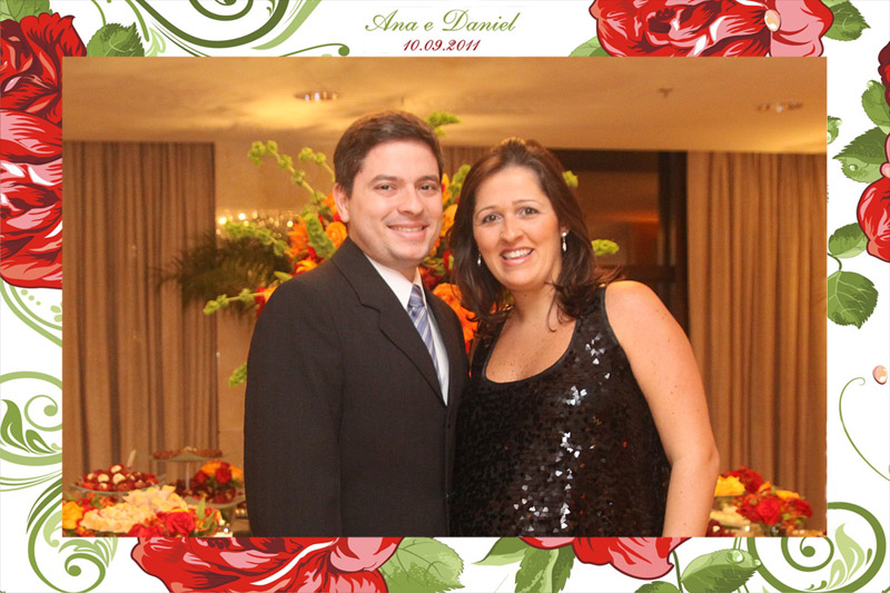 Fotos de Ana e Daniel - 10.09.11. Foto numero 019 da Social Click Fotografia Digital, do Rio de Janeiro, RJ, que faz fotos divertidas, fotos malucas, fotos com fantasias, fotos na hora, fotografia maluca, fotografia divertida com molduras personalizadas. camarim movel foto brinde social click windsor leme para aniversario Birthday divertida fotos divertidas malucas maluca animadas animado fotógrafo casamento fotografa rio fotografos noivas buque noiva fotógrafos de janeiro