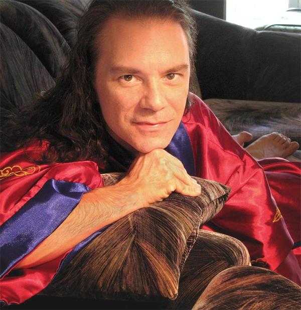 Michael Wisnieux Comfy At Home, Michael Wisnieux