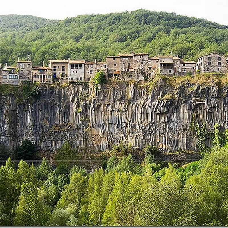 10 incríveis cidades construídas em penhascos
