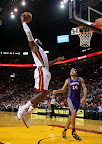 lebron james nba 121105 mia vs phx 17 King James wears 5 Colorways of Nike LeBron X in 6 Games