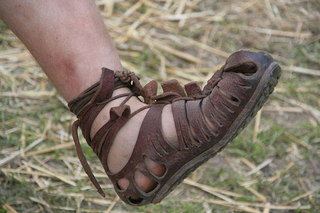 800px-Caligae_from_side.jpg