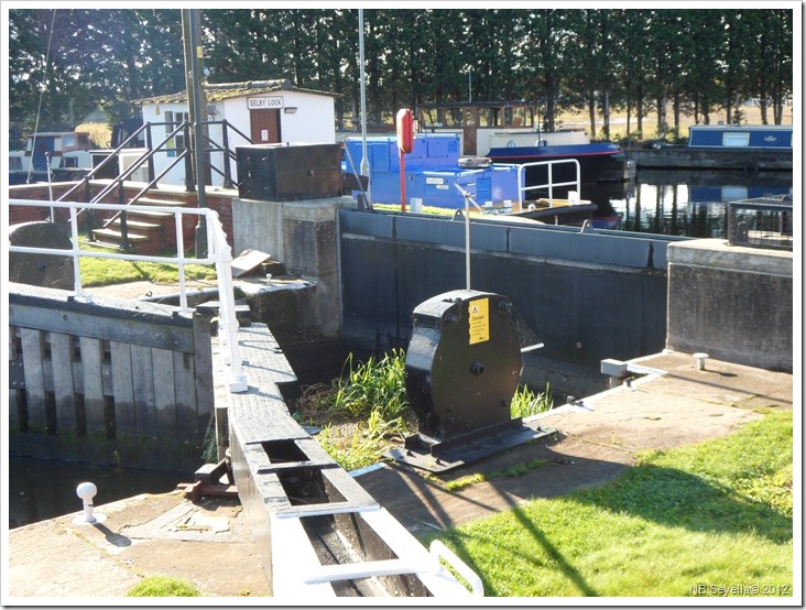 SAM_3504 Flood Gate at Selby Lock