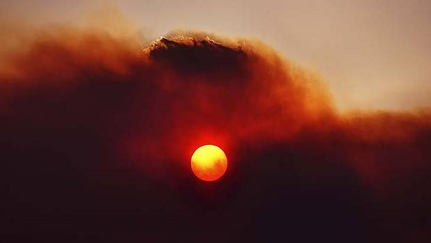 The sun glows through smoke haze at Lake Repulse, 80km north-west of Hobart. Tasmania suffered its most severe fire day in years on 4 January 2013, with a record 41.8 degrees in Hobart, the highest temperature since 1881. Kim Foale / Sydney Morning Herald