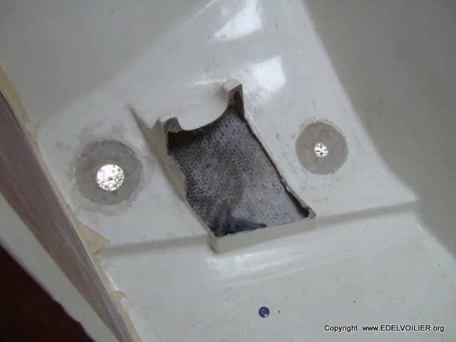 Découpe de l'ancien carter du WC Marin