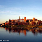 cracow-royal-castle-vistula.jpg