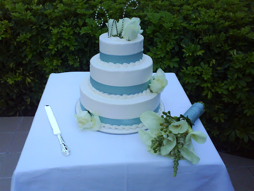 wedding cakes with calla lilies
